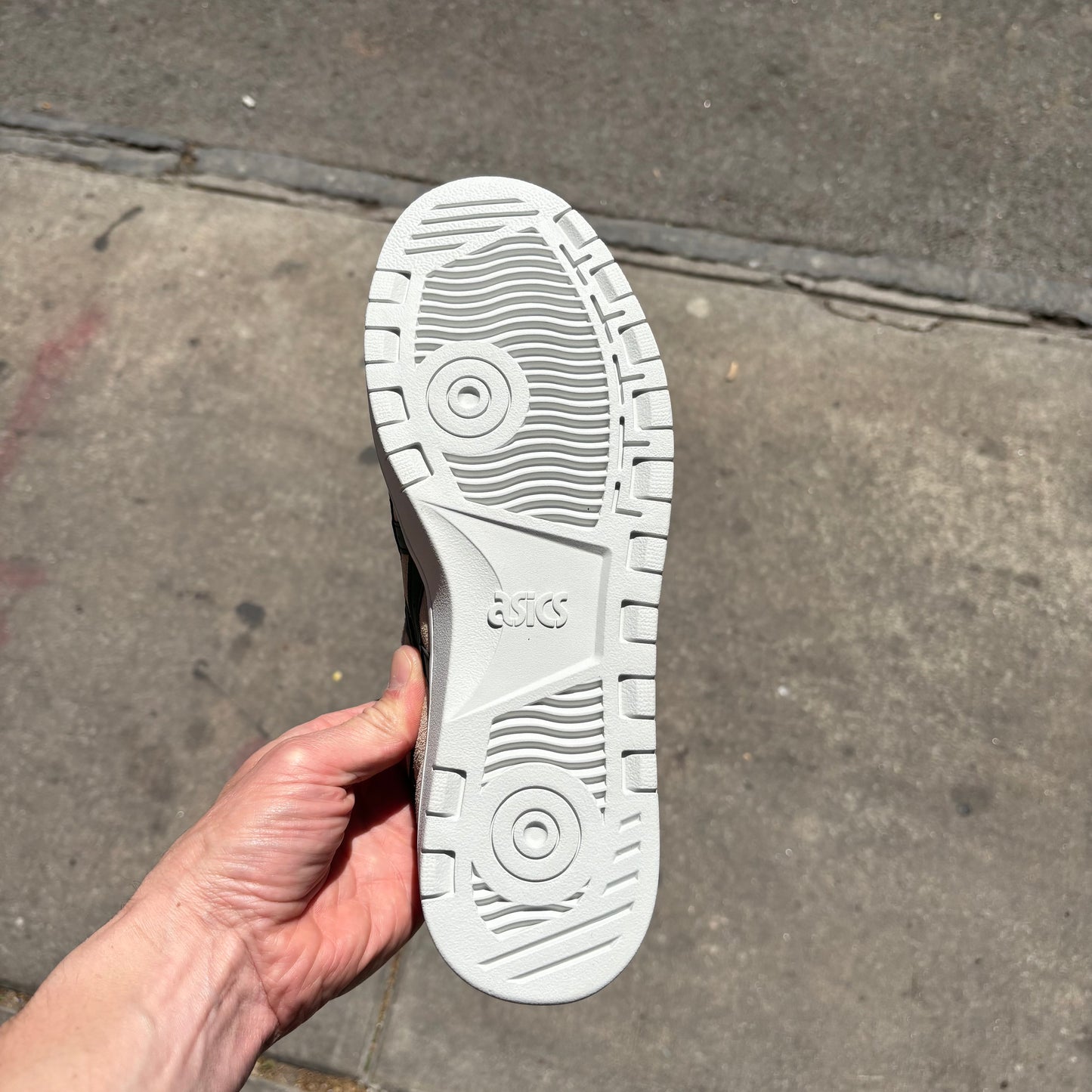 view of white rubber outsole