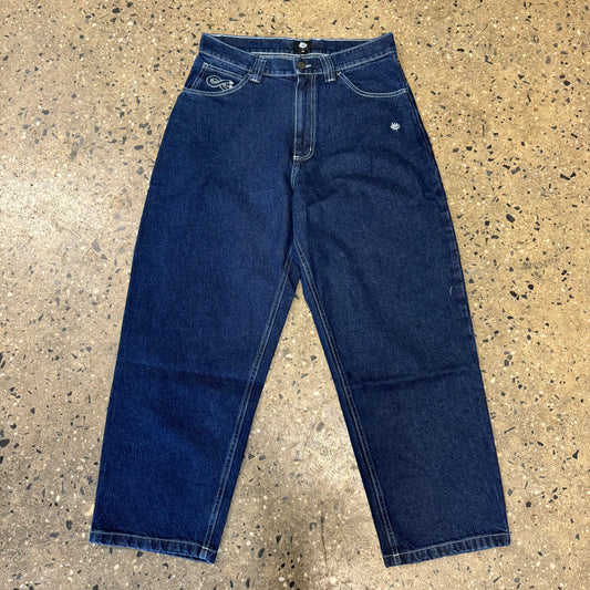 blue denim jeans with white stitch
