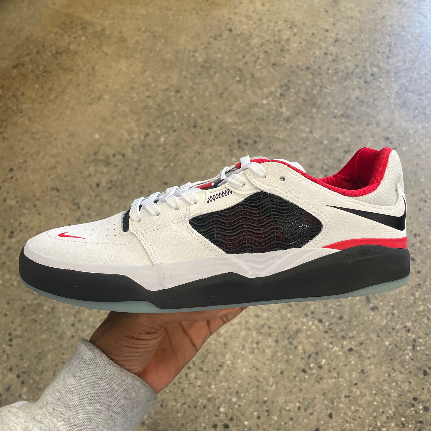 Nike SB Ishod PRM L - White/Black/University Red