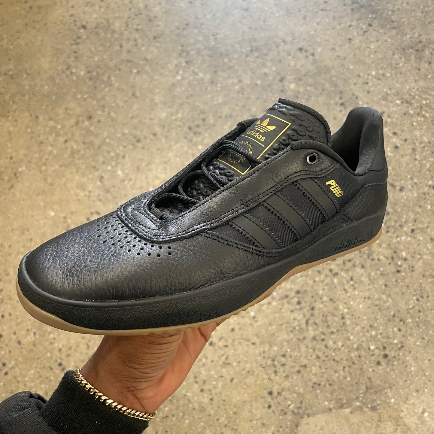 adidas puig black/black/gum