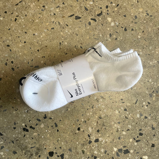 3 pack of white ankle socks