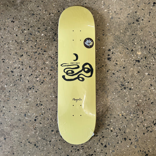 yellow deck with black line illustration in the center