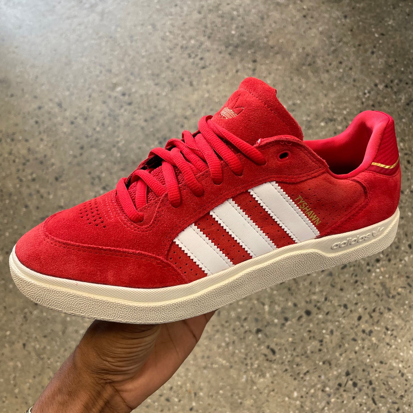 Adidas tyshawn low scarlet/white