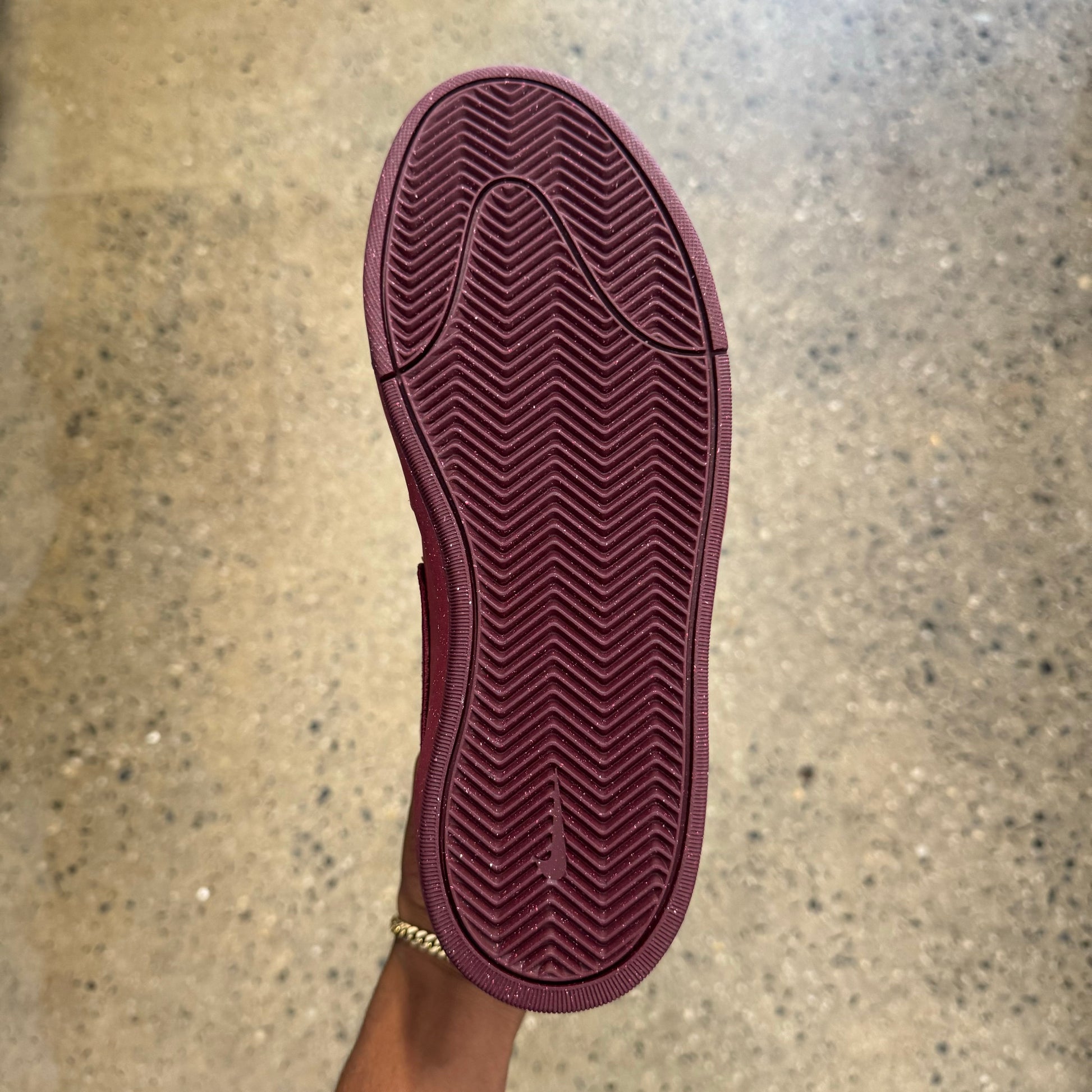 sole of the shoe/ dark red rubber sole