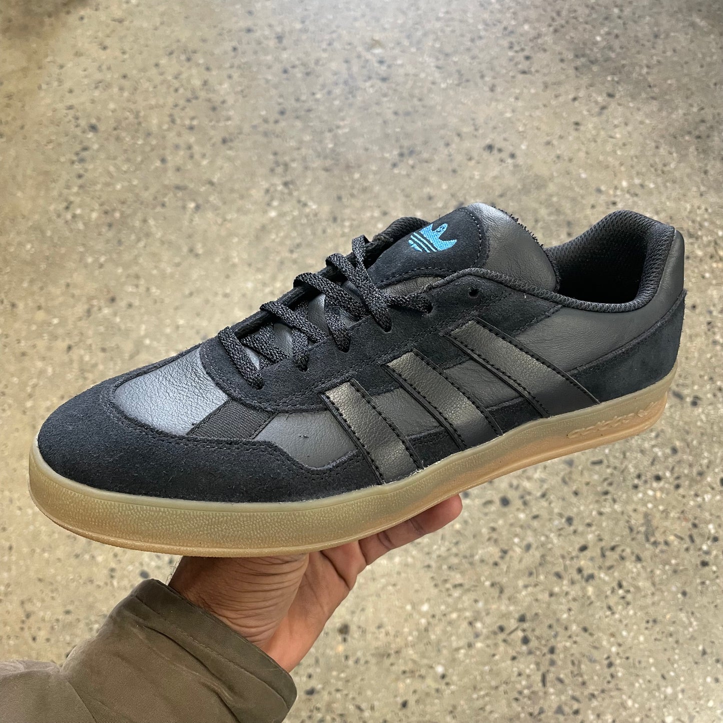 Adidas Aloha Super - Black/Carbon/Gum