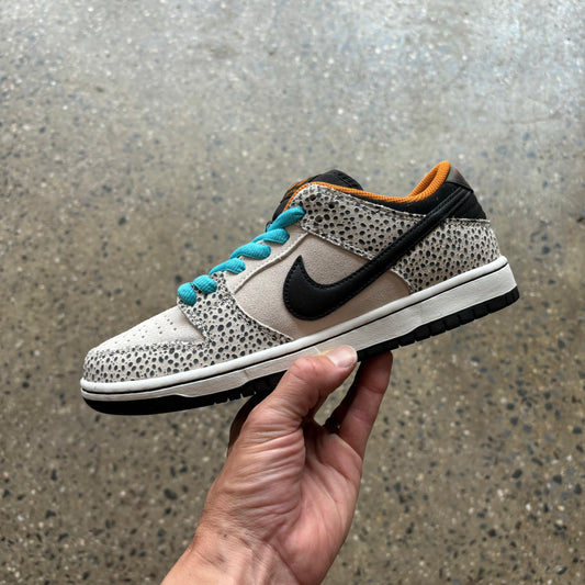 side view of nike sb safari dunk low 