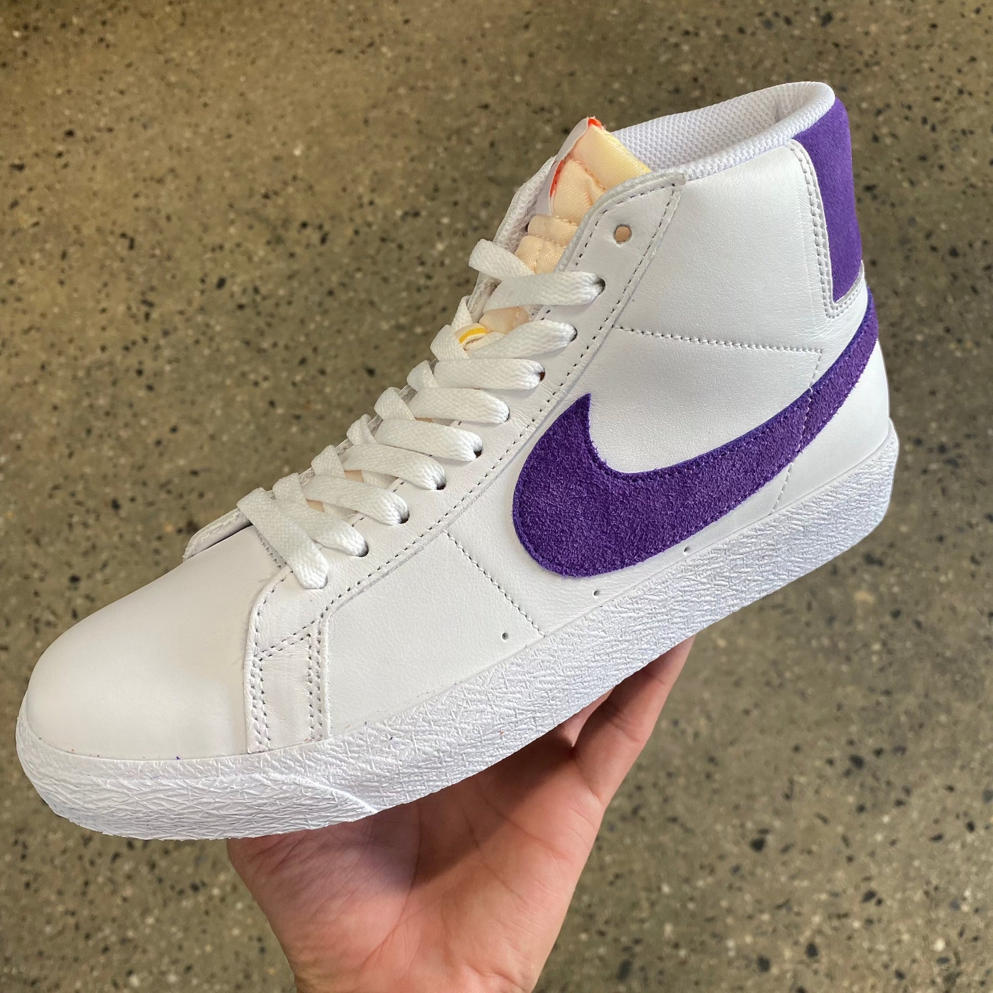 Nike zoom deals purple and white
