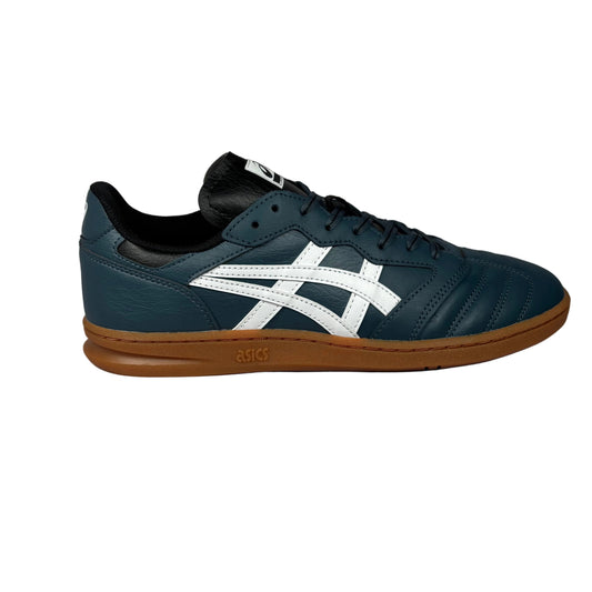 Navy blue sneaker with gum sole, with white logo on a white background