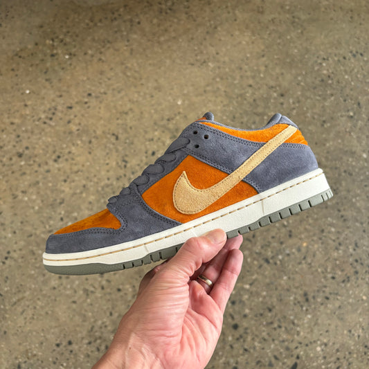 Nike SB Dunk Low Pro - Light Carbon/Sesame-Monarch-Summit White