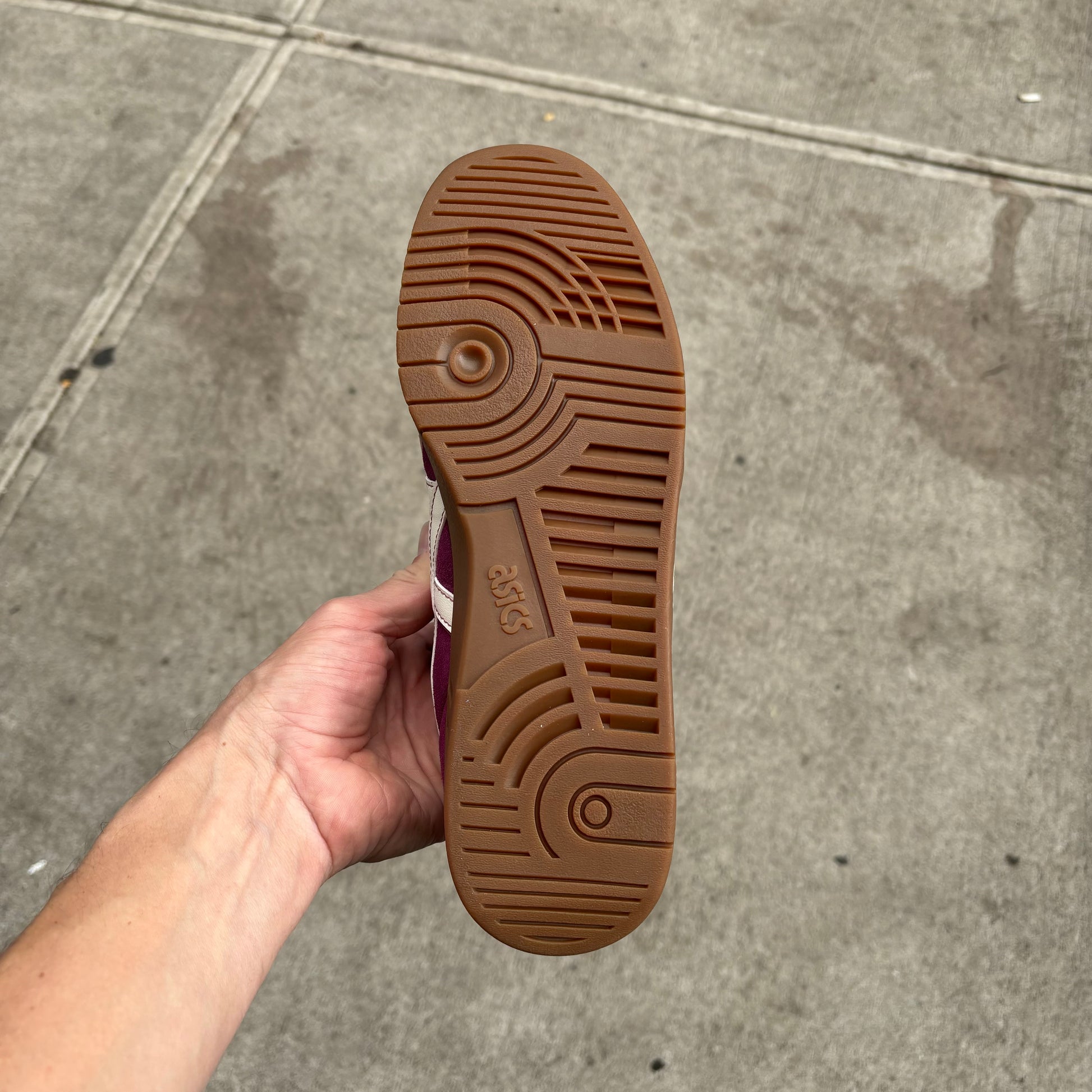 Outsole bottom view of gum rubber sole on skateboard sneaker