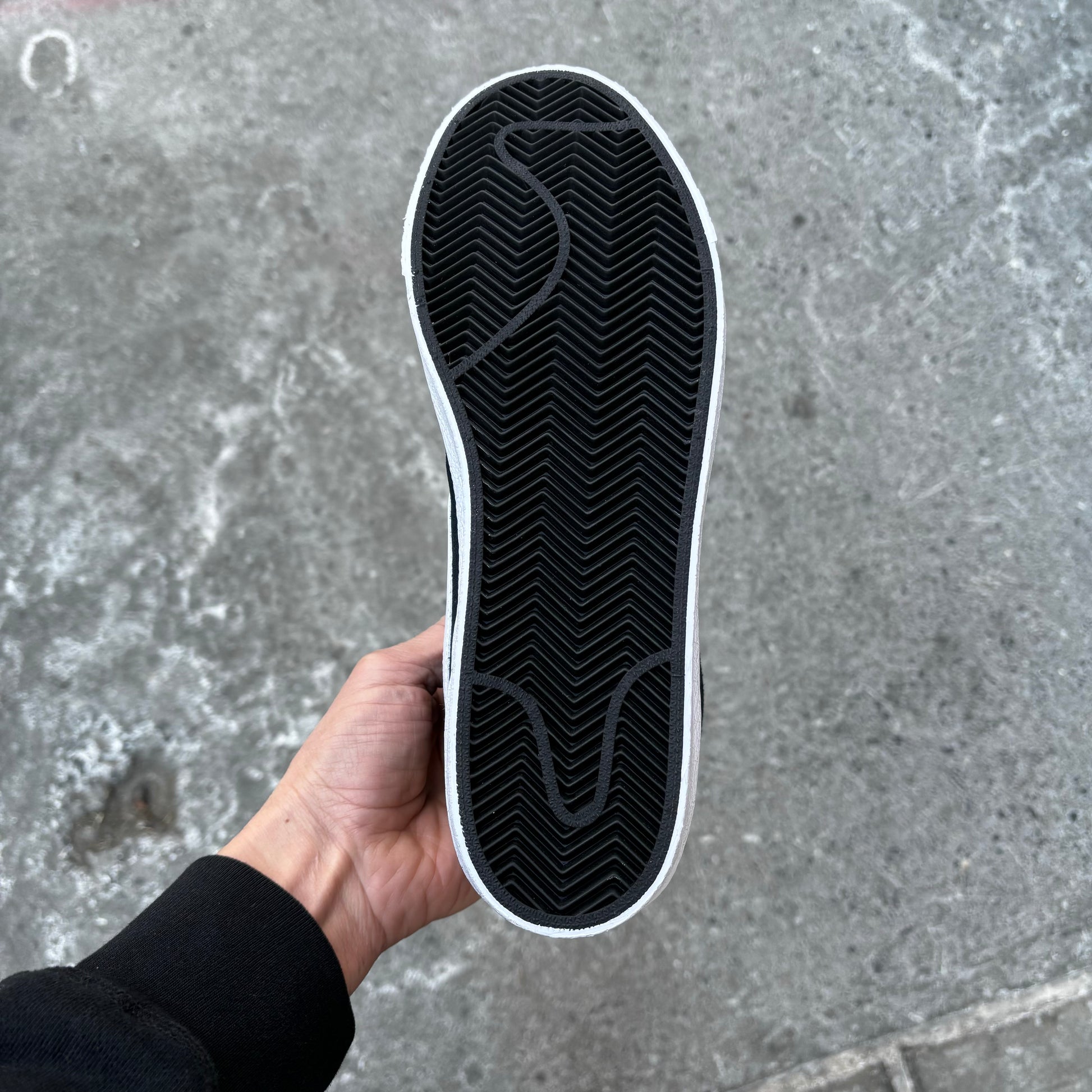 view of black gum rubber outsole on nike sb midtop skateboard sneaker