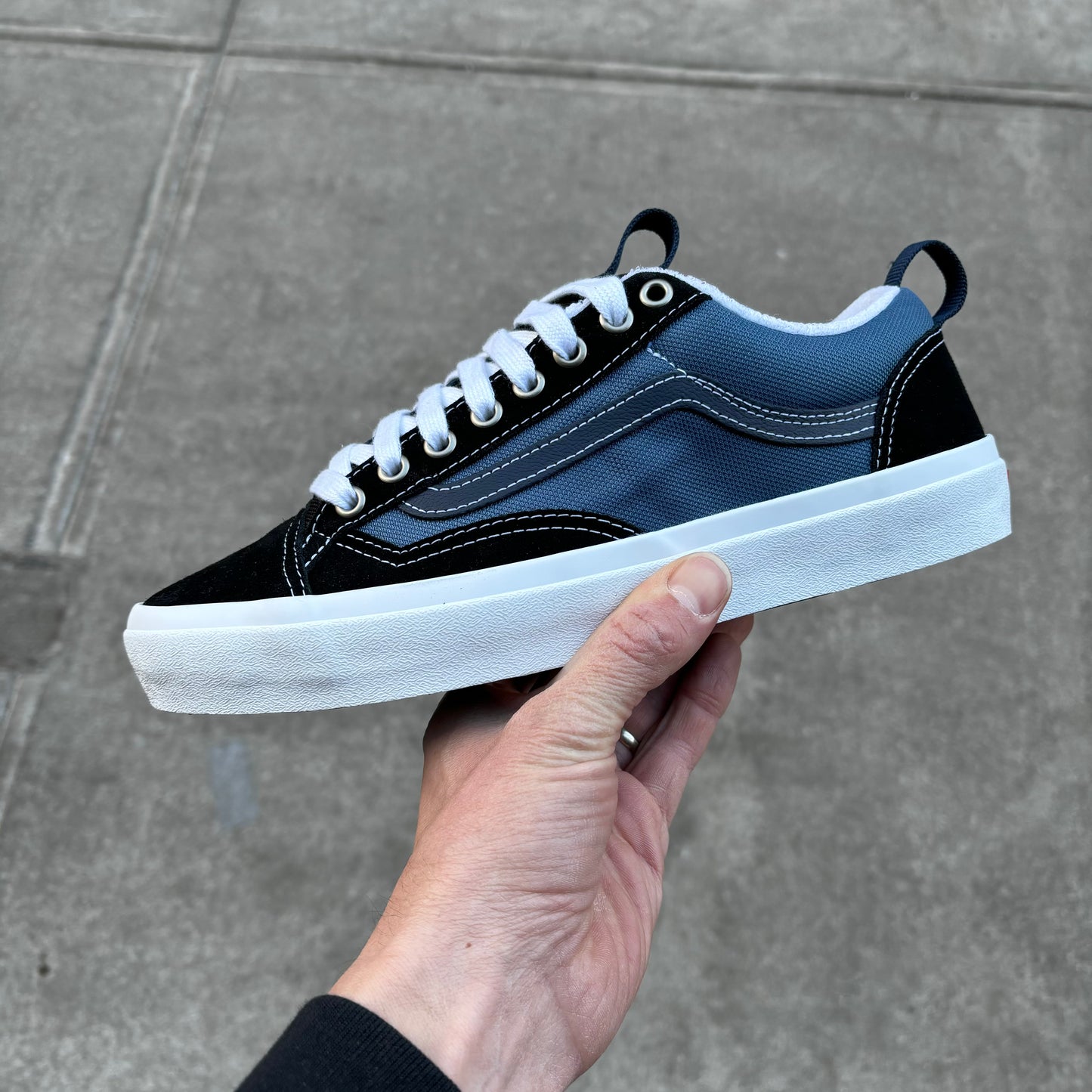 side view of navy and black skateboard sneaker