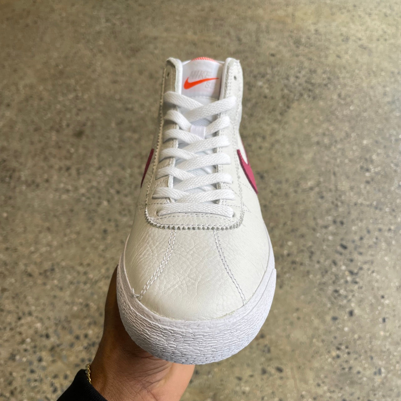 Nike sb sales bruin white leather